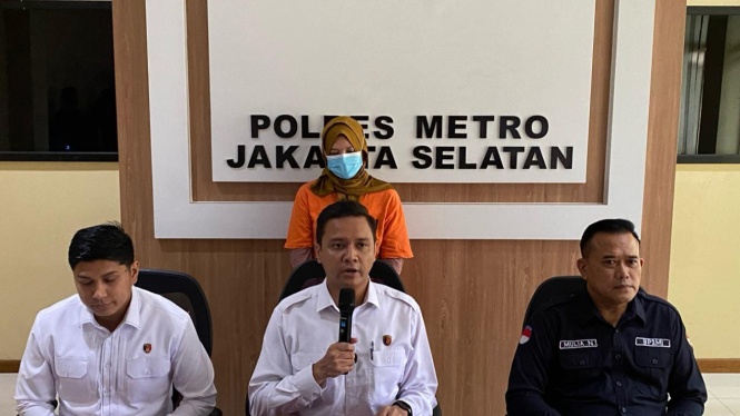 Wakasat Reskrim Polres Metro Jakarta Selatan Kompol Henrikus Yossi di Polres Metro Jaksel