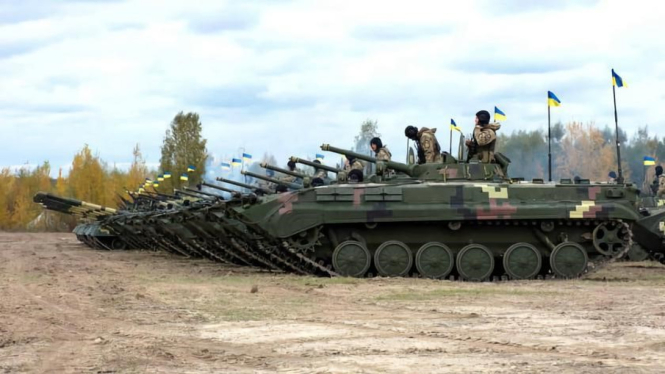 VIVA Militer: Kendaraan tempur lapis baja BMP-1 militer Ukraina