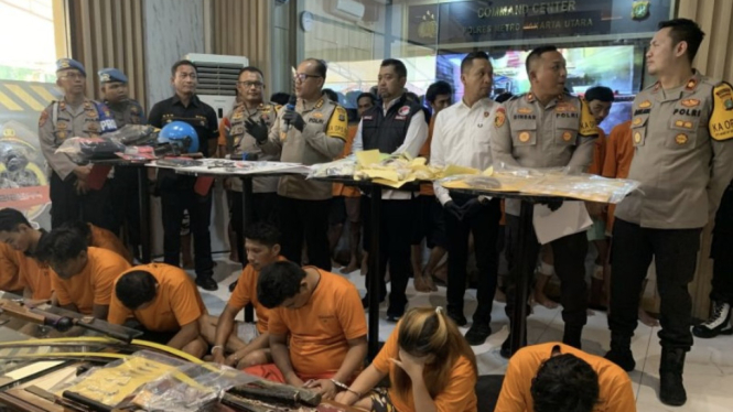 Dalam Kasus penggerekan kawasan rawan peredaran narkoba, Kampung Muara Bahari Jakarta Utara, Polres Metro Jakarta Utara menetapkan tujuh tersangka dari 26 orang yang ditangkap.