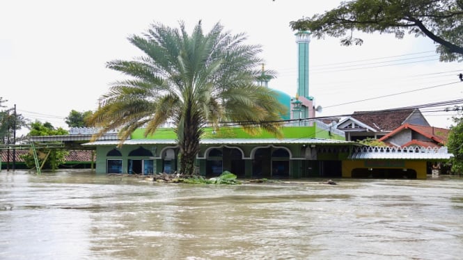 Banjir yang melanda Demak merendam ribuan rumah warga