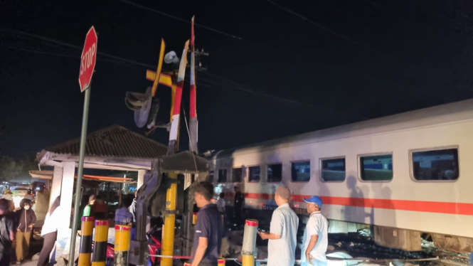 Kecelakaan kereta api dengan truk
[dok. PT Kereta Api Indonesia (Persero) Divre I Sumatera Utara]