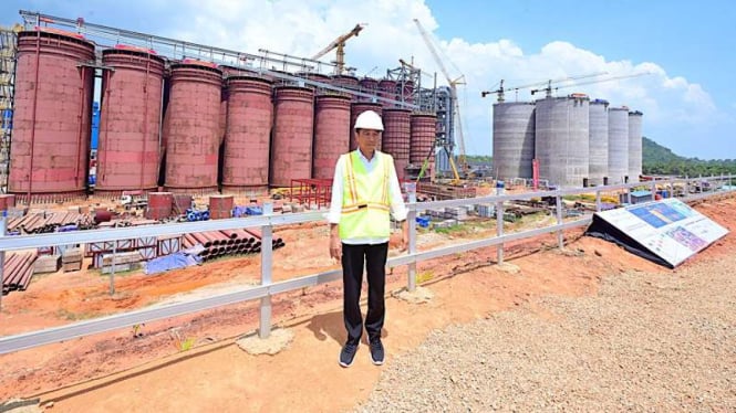Presiden Joko Widodo (Jokowi) Meninjau Smelter Grade Alumina Refinery (SGAR)