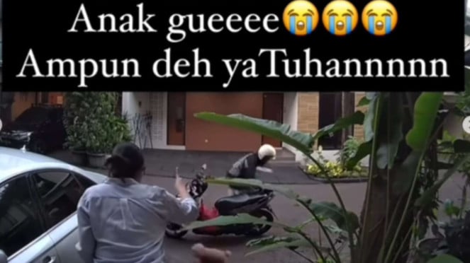 Kurir Paket Dikejar Anjing