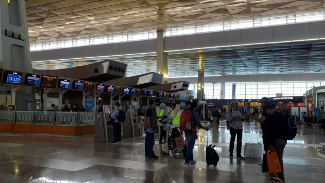 Situasi pergerakan penumpang di bandara soekarno-hatta, tangerang