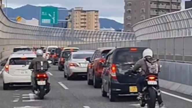 Los motociclistas virales en Japón están en línea cuando los atascos