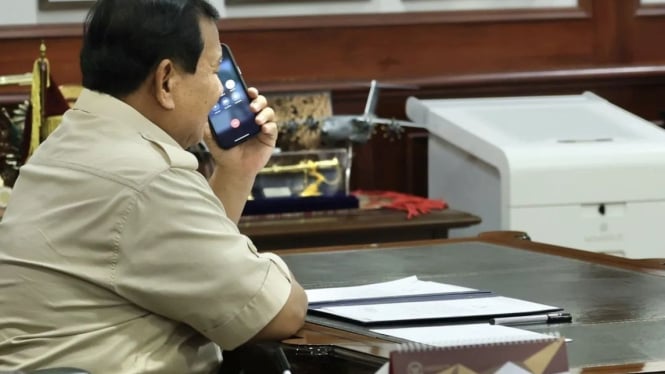 Prabowo berbincang dengan Presiden Ukraina Zelensky  melalui telepon (Doc: Instagram)