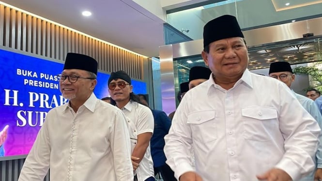 Capres terpilih Prabowo Subianto menghadiri buka puasa di kantor DPP PAN