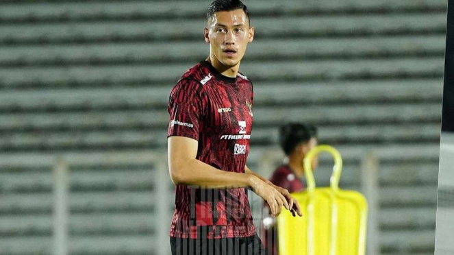 O zagueiro da seleção indonésia, Jay Idzes