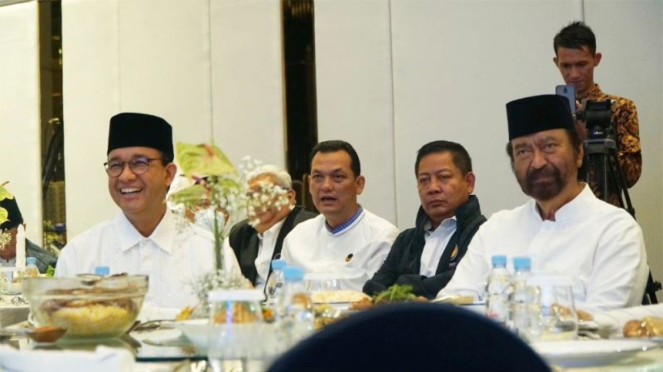 Anies Baswedan bersama Surya Paloh saat menghadiri buka puasa bersama Nasdem