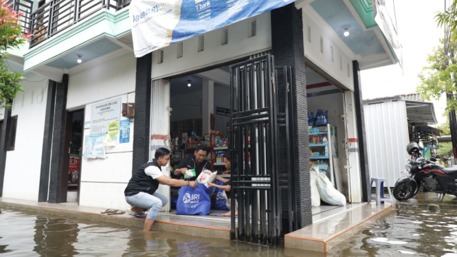 BRI Peduli salurkan bantuan warga terdampak banjir