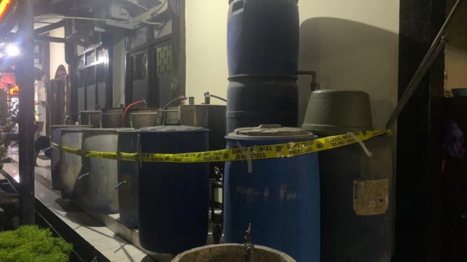 Pabrik minuman keras ilegal digrebek polisi di Kabupaten Malang 