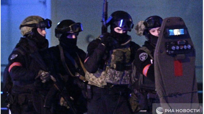Tim SWAT diturunkan saat kejadian terorisme di Moskow