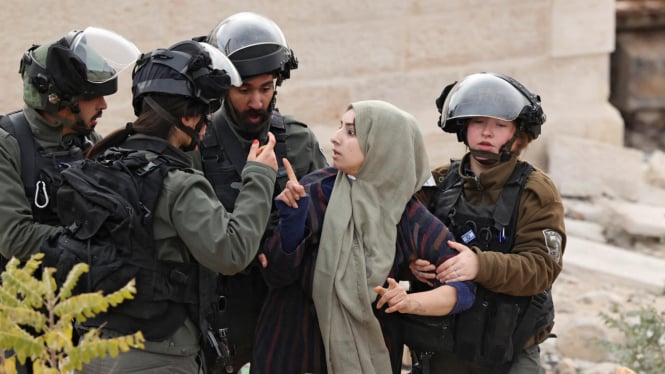 VIVA Militer: Tentara Israel menangkap perempuan Palestina