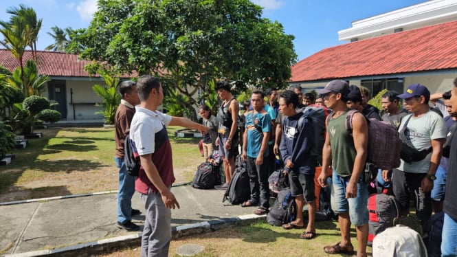 VIVA Militer: 28 Pekerja Migran Indonesia (PMI) Ilegal diamankan TNI AL