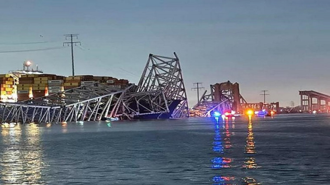 Jembatan Francis Scott Key, di kota Baltimore, AS runtuh ditabrak kapal kargo Jembatan Francis Scott Key, di kota Baltimore, AS runtuh ditabrak kapal kargo