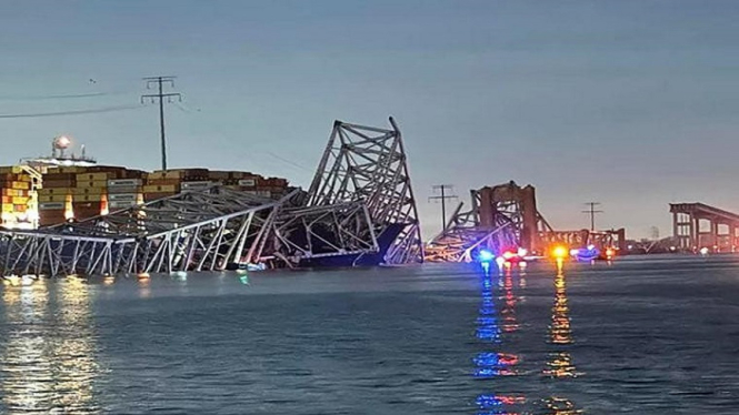 Jembatan Francis Scott Key, di kota Baltimore, AS runtuh ditabrak kapal kargo