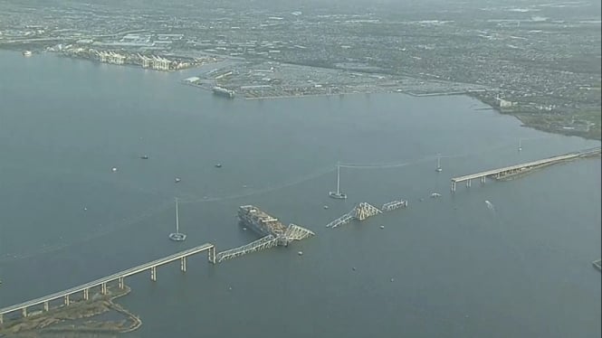 Jembatan Francis Scott Key, di kota Baltimore, AS runtuh ditabrak kapal kargo