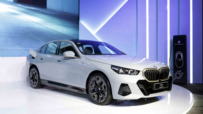 BMW i5 eDrive40 M Sport meluncur di Indonesia