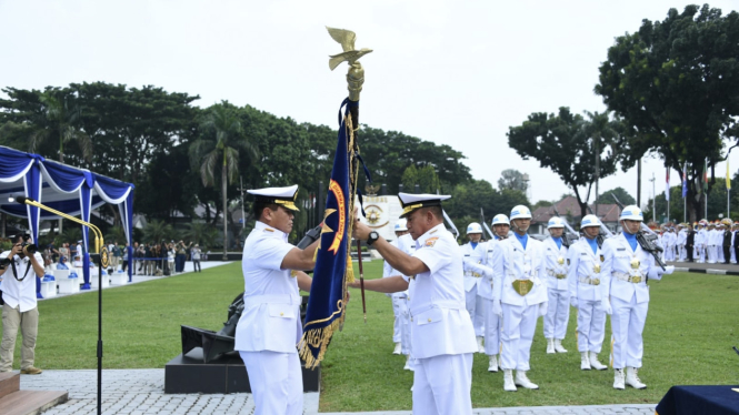 VIVA Militer: KSAL Laksamana TNI Muhammad Ali pimpin Sertijab Danseskoal