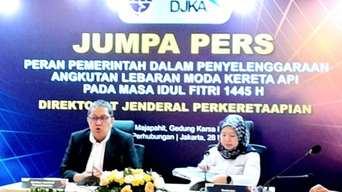 Direktur Jenderal Perkeretaapian Kemenhub, Risal Wasal, dalam konferensi pers di kantor Kemenhub, Jakarta, Kamis, 28 Maret 2024.