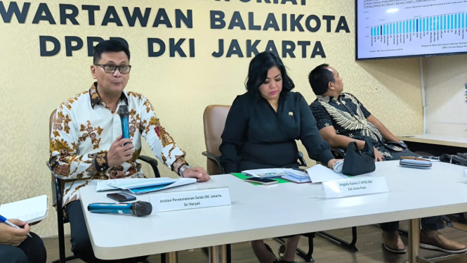 (Kiri) Kepala Biro Perekonomian dan Keuangan Setda Provinsi DKI Jakarta Mochamad Abbas