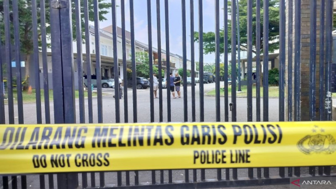 Perumahan terdampak ledakan gudang amunisi di Kota Wisata, Desa Ciangsana, Bogor