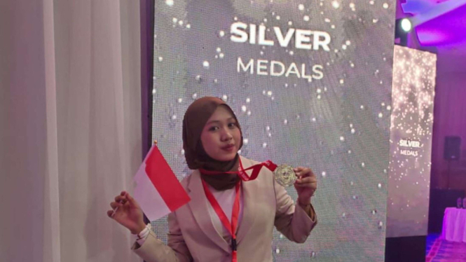 Siswi MAN 1 Yogyakarta Raih Perak di Festival Sains Internasional di Tunisia