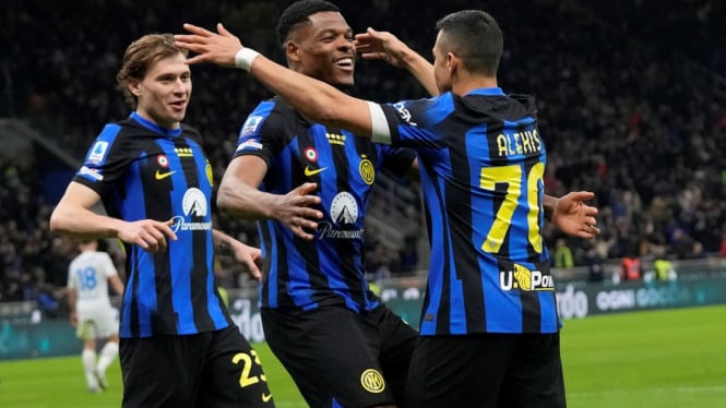 Pemain Inter Milan rayakan gol