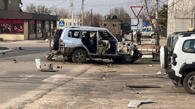 VIVA Militer: Mobil pejabat Rusia hancur dalam serangan bom di Luhansk