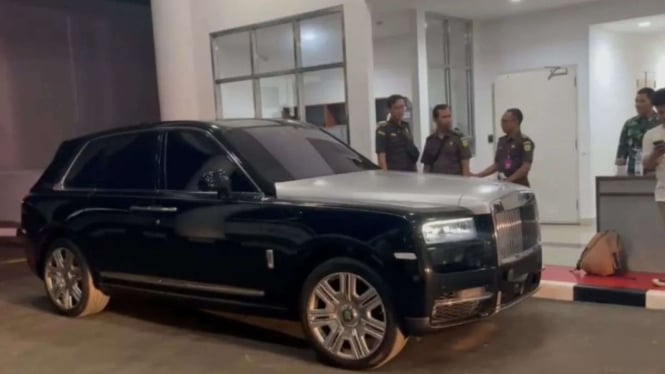 Mobil Rolls Royce milik Sandra Dewi disita Kejagung