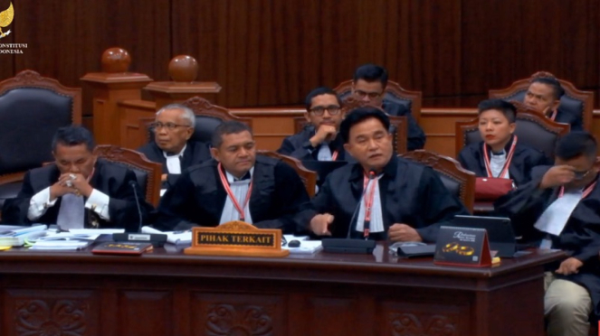 Kuasa hukum paslon 02 Yusril Ihza Mahendra di sidang MK