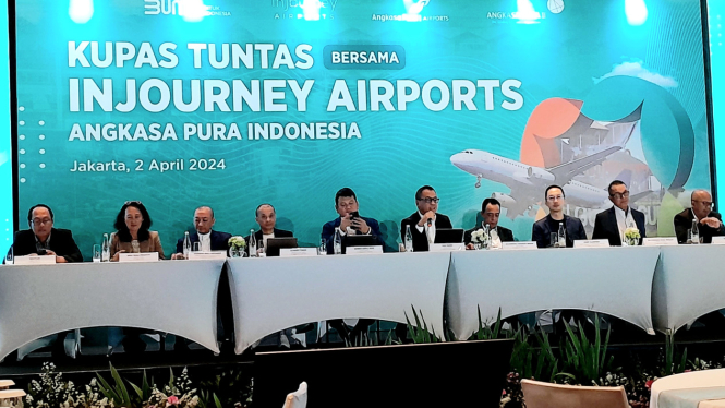Jajaran Direksi Angkasa Pura Indonesia atau InJourney Airports, dalam 'Media Gathering: Kupas Tuntas Bersama InJourney Airports' di kawasan Senayan, Jakarta, Selasa, 2 April 2024.