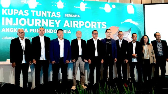 Jajaran Direksi Angkasa Pura Indonesia atau InJourney Airports, dalam 'Media Gathering: Kupas Tuntas Bersama InJourney Airports' di kawasan Senayan, Jakarta, Selasa, 2 April 2024.