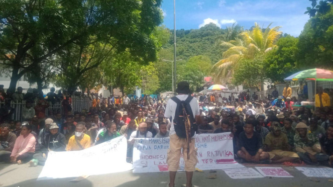 Aksi demo mahasiswa di Jayapura, Papua, menolak militerisme di Papua