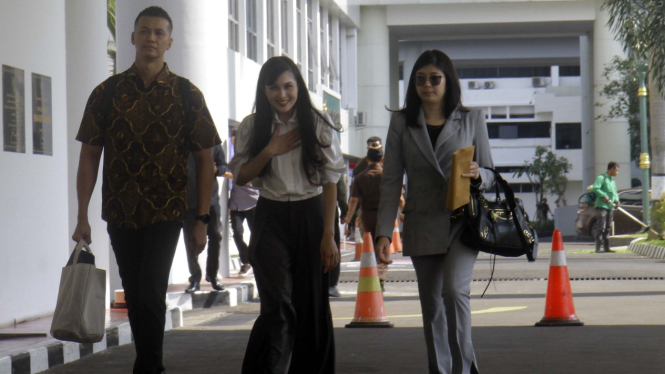Sandra Dewi Hadir untuk Diperiksa Kejagung