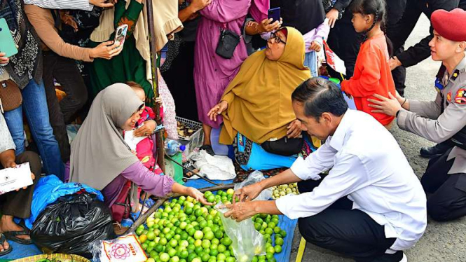 Presiden Joko Widodo (Jokowi) Meninjau Pasar