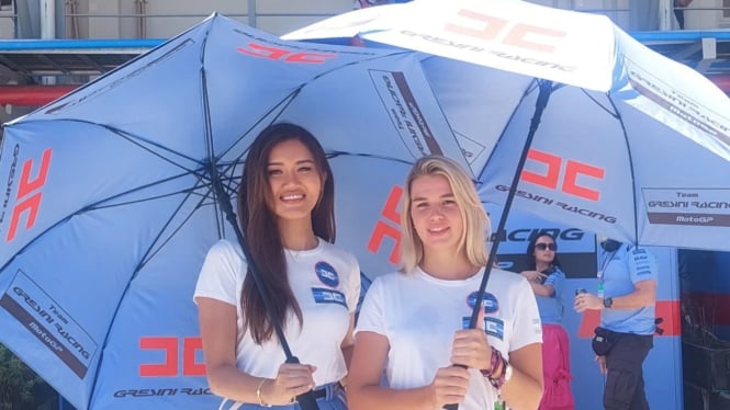 Umbrella Girl di MotoGP Mandalika 2023