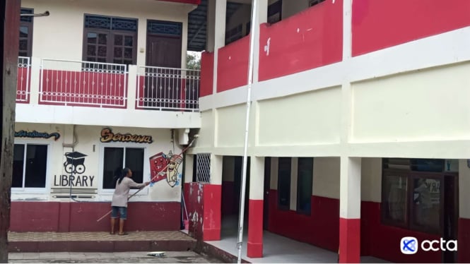 Octa terlibat dalam renovasi sekolah besar-besaran setelah Ramadan