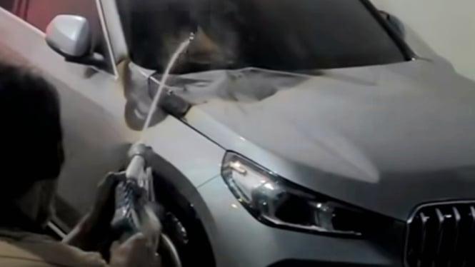 Mobil BMW X1 Terbakar Gegara Bocah Main Petasan