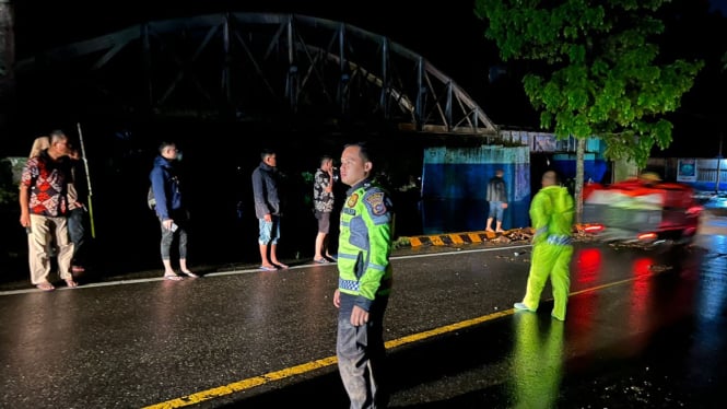 Kondisi Lalu Lintas Padang - Bukittinggi Pasca Banjir Lahar Dingin