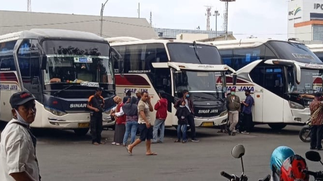 Ribuan warga Jakarta yang akan pulang ke kampung halaman, mulai berangkat dari Terminal Bus Tanjung Priok Jakarta Utara sejak Rabu 3 April hingga Jumat 5 April 2024.