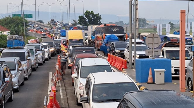 Hay un atasco en la autopista de peaje de Pejagan, Brebes, Java Central