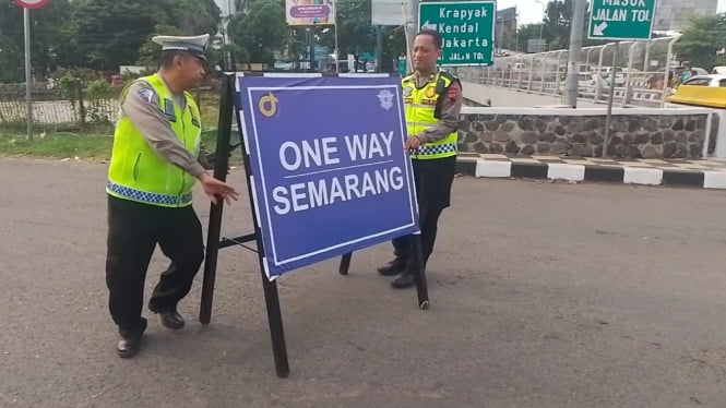 Polda Jateng Berlakukan Skema One Way saat Arus Mudik di Tol Semarang, Mulai 27 Maret