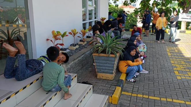 Puncak Arus Mudik, Jalan Tol Dan Arteri Menuju Pelabuhan Merak Macet ...