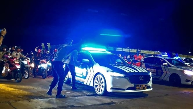 Jalan Gelap dan Berisiko, Pemudik Motor Dikawal Polisi di Lampung