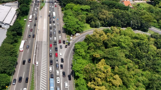 Ribuan Kendaraan Lintasi Tol Cipali saat Puncak Arus Mudik Lebaran 2024