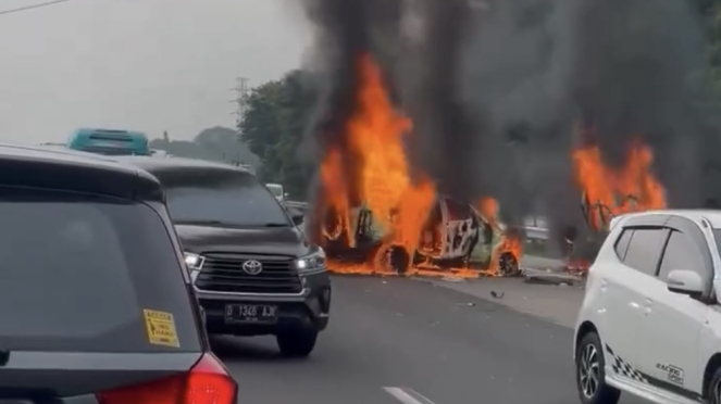 Kecelakaan di kilometer 58 Tol Cikampek atau Jakarta-Cikampek (Japek), Senin 8 April 2024.