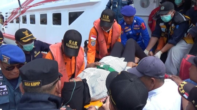 Petugas evakuasi pemudik hamil  di Pelabuhan Nusantara Kendari