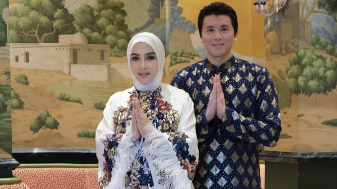 Syahrini y Reino Barack.