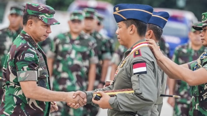 VIVA Militer: Panglima TNI sematkan penghargaan ke 27 prajurit andalan TNI AU